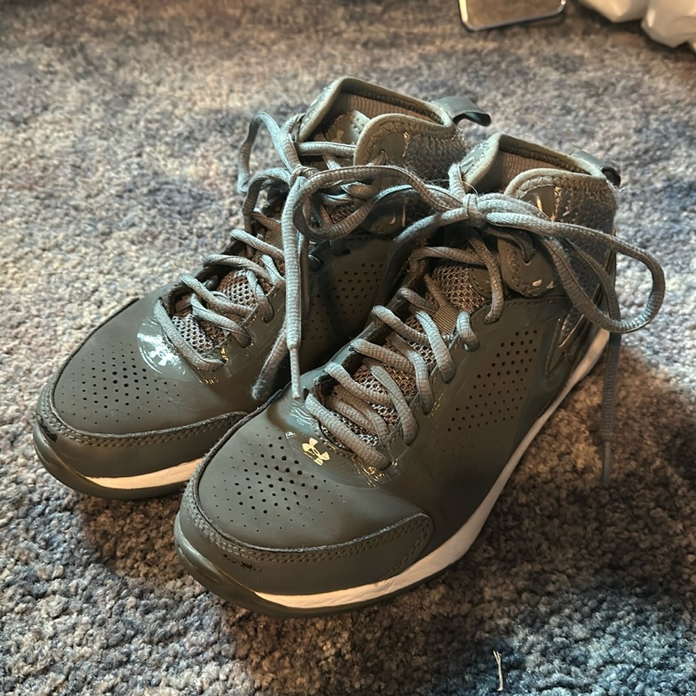 Hurley high top gray shoes - size 3.5 youth